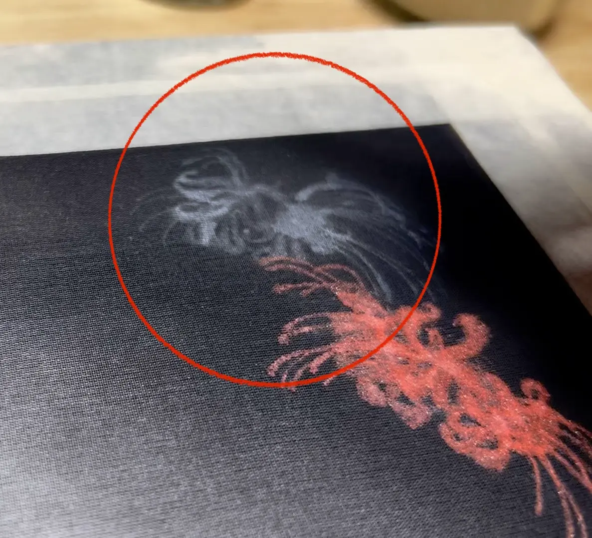 上完後正面的樣子，微微透出白色