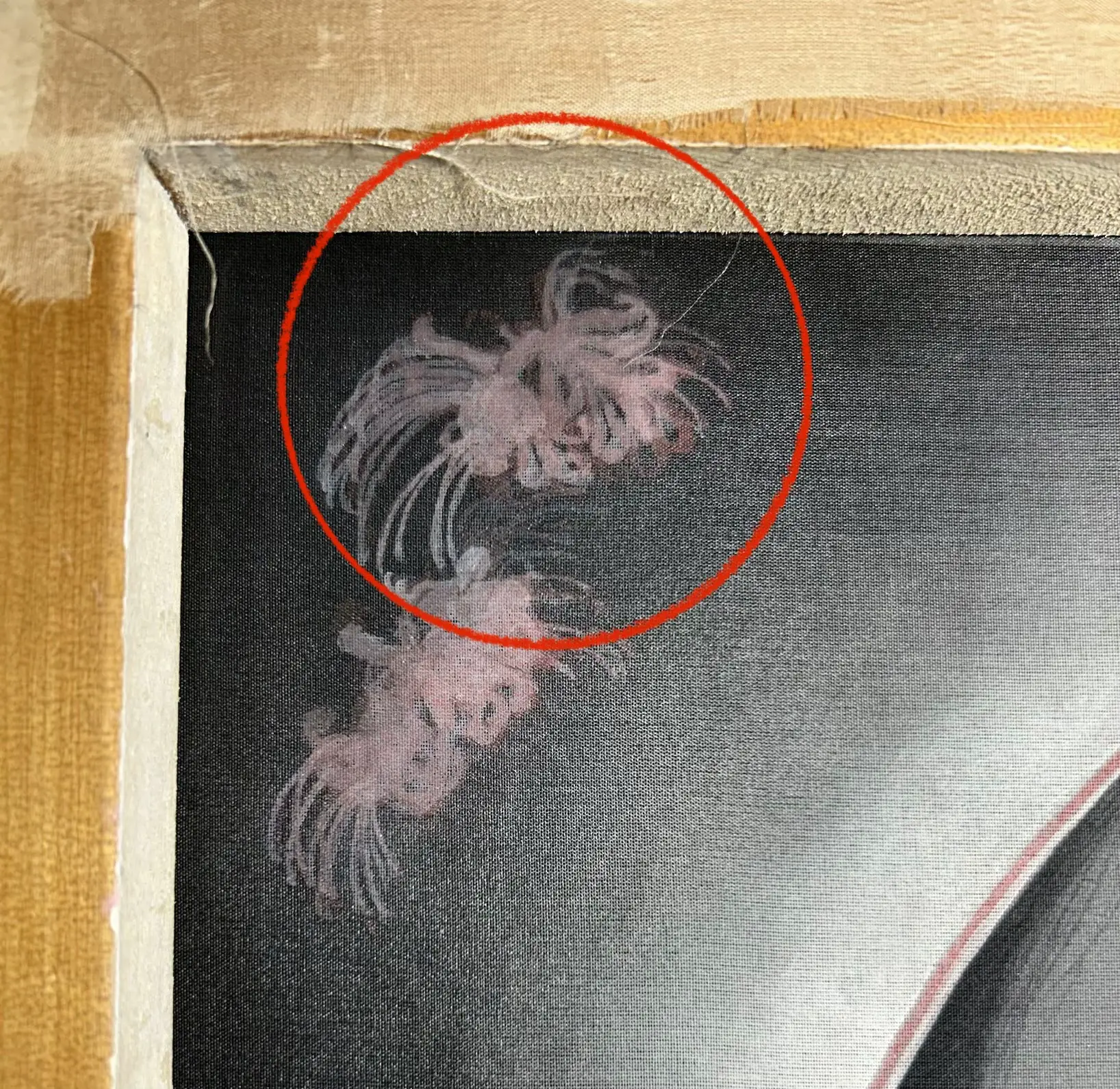 背面先上白色胡粉墊底